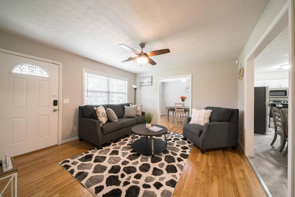 Cozy Brick Ranch Home Owned And Operated By An Army Soldier!! Columbus Buitenkant foto
